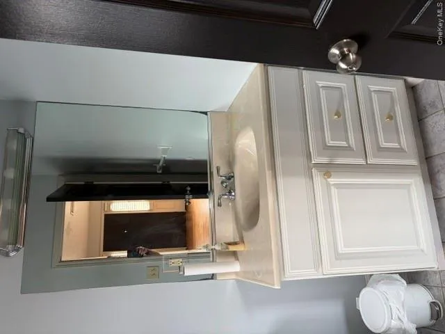 1st floor half bath 1st floor half bath