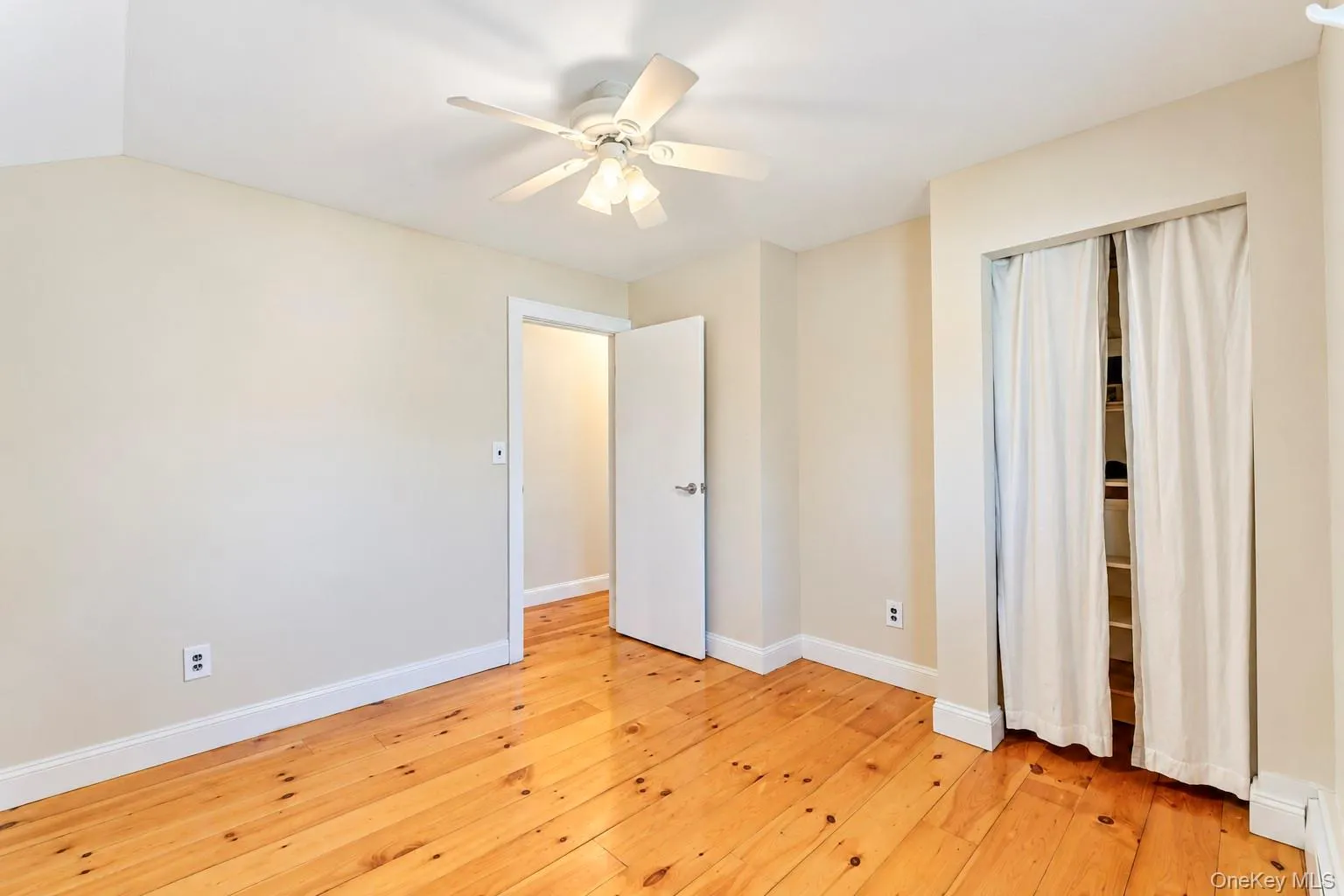 153 Juniper Avenue, Smithtown, NY, 3 Bedrooms Bedrooms, 6 Rooms Rooms,2 BathroomsBathrooms,Residential,For Rent,Juniper,0,1053050 153 Juniper Avenue, Smithtown, NY, 3 Bedrooms Bedrooms, 6 Rooms Rooms,2 BathroomsBathrooms,Residential,For Rent,Juniper,0,1053050