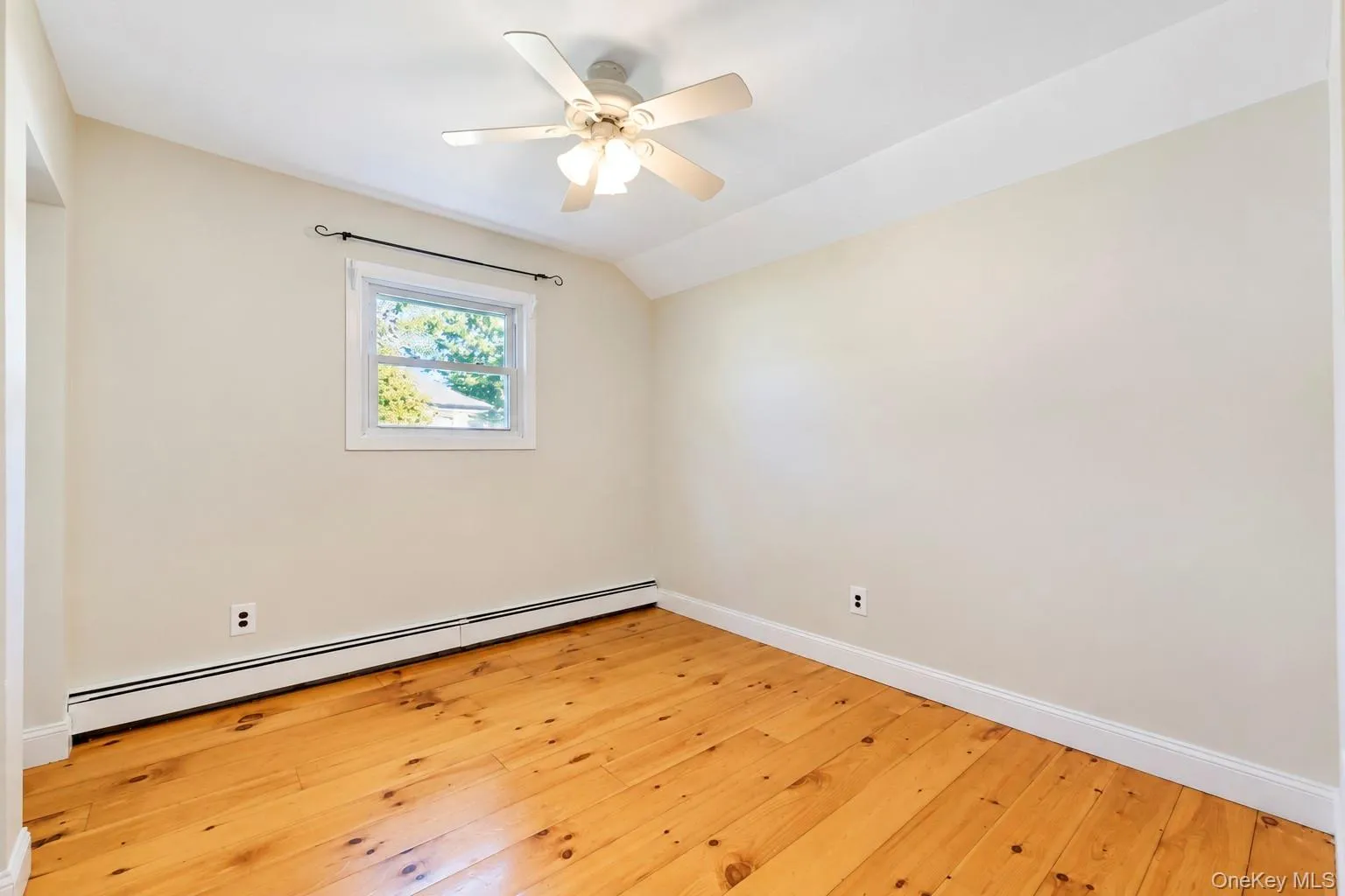 153 Juniper Avenue, Smithtown, NY, 3 Bedrooms Bedrooms, 6 Rooms Rooms,2 BathroomsBathrooms,Residential,For Rent,Juniper,0,1053050 153 Juniper Avenue, Smithtown, NY, 3 Bedrooms Bedrooms, 6 Rooms Rooms,2 BathroomsBathrooms,Residential,For Rent,Juniper,0,1053050