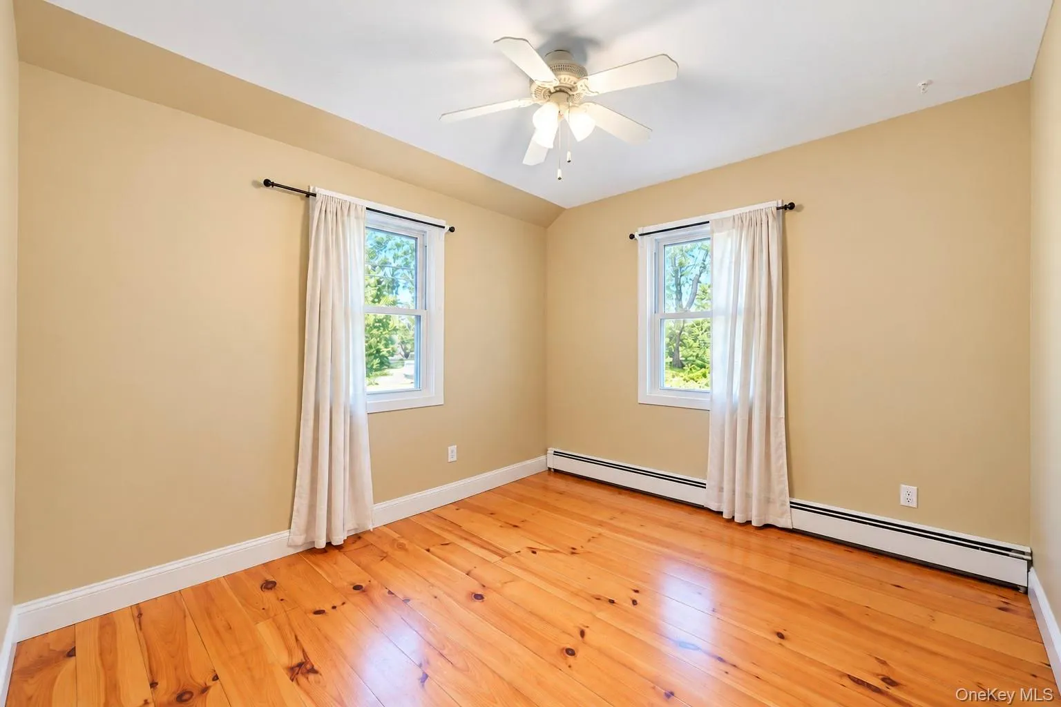 153 Juniper Avenue, Smithtown, NY, 3 Bedrooms Bedrooms, 6 Rooms Rooms,2 BathroomsBathrooms,Residential,For Rent,Juniper,0,1053050 153 Juniper Avenue, Smithtown, NY, 3 Bedrooms Bedrooms, 6 Rooms Rooms,2 BathroomsBathrooms,Residential,For Rent,Juniper,0,1053050
