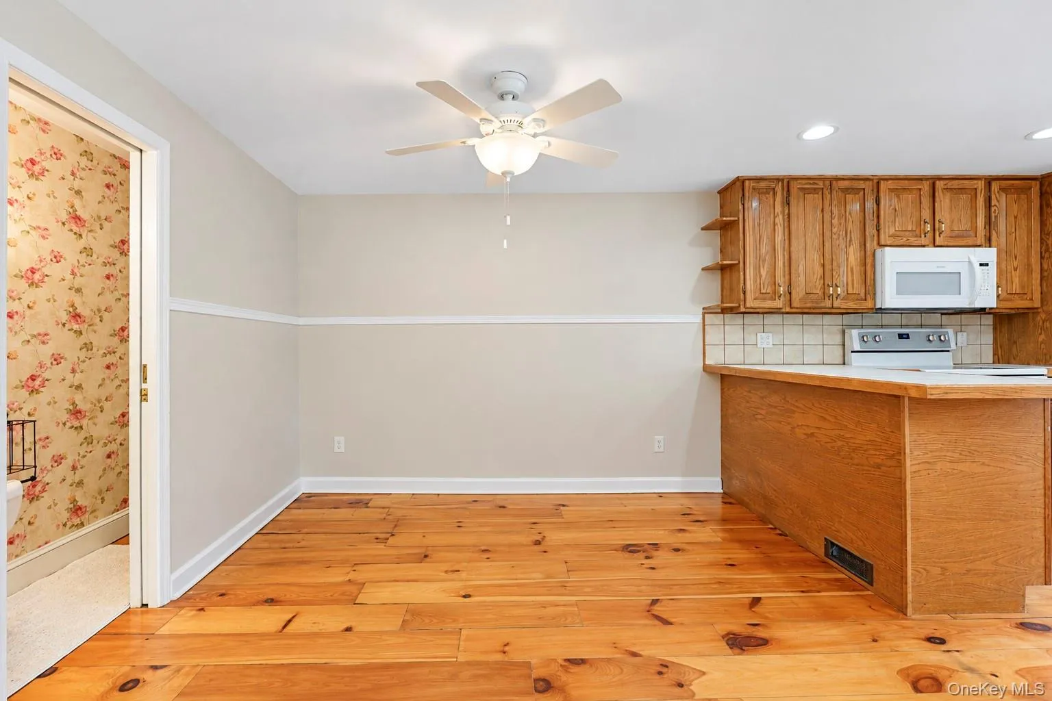 153 Juniper Avenue, Smithtown, NY, 3 Bedrooms Bedrooms, 6 Rooms Rooms,2 BathroomsBathrooms,Residential,For Rent,Juniper,0,1053050 153 Juniper Avenue, Smithtown, NY, 3 Bedrooms Bedrooms, 6 Rooms Rooms,2 BathroomsBathrooms,Residential,For Rent,Juniper,0,1053050