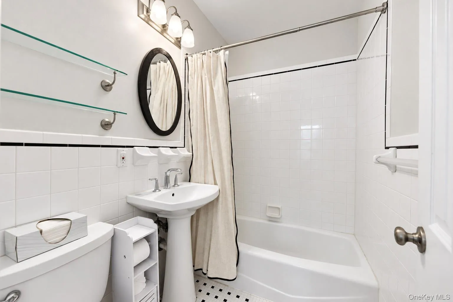 68 Hartsdale Avenue, Greenburgh, NY, 1 Bedroom Bedrooms, 4 Rooms Rooms,1 BathroomBathrooms,Residential,For Rent,Hartsdale,0,1053056 68 Hartsdale Avenue, Greenburgh, NY, 1 Bedroom Bedrooms, 4 Rooms Rooms,1 BathroomBathrooms,Residential,For Rent,Hartsdale,0,1053056