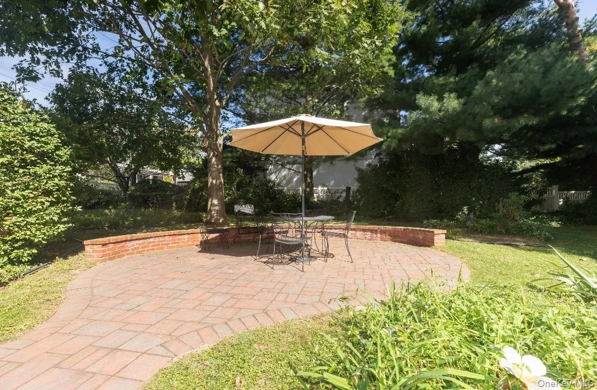 Gorgeous area to enjoy the serene environment of the yard Gorgeous area to enjoy the serene environment of the yard