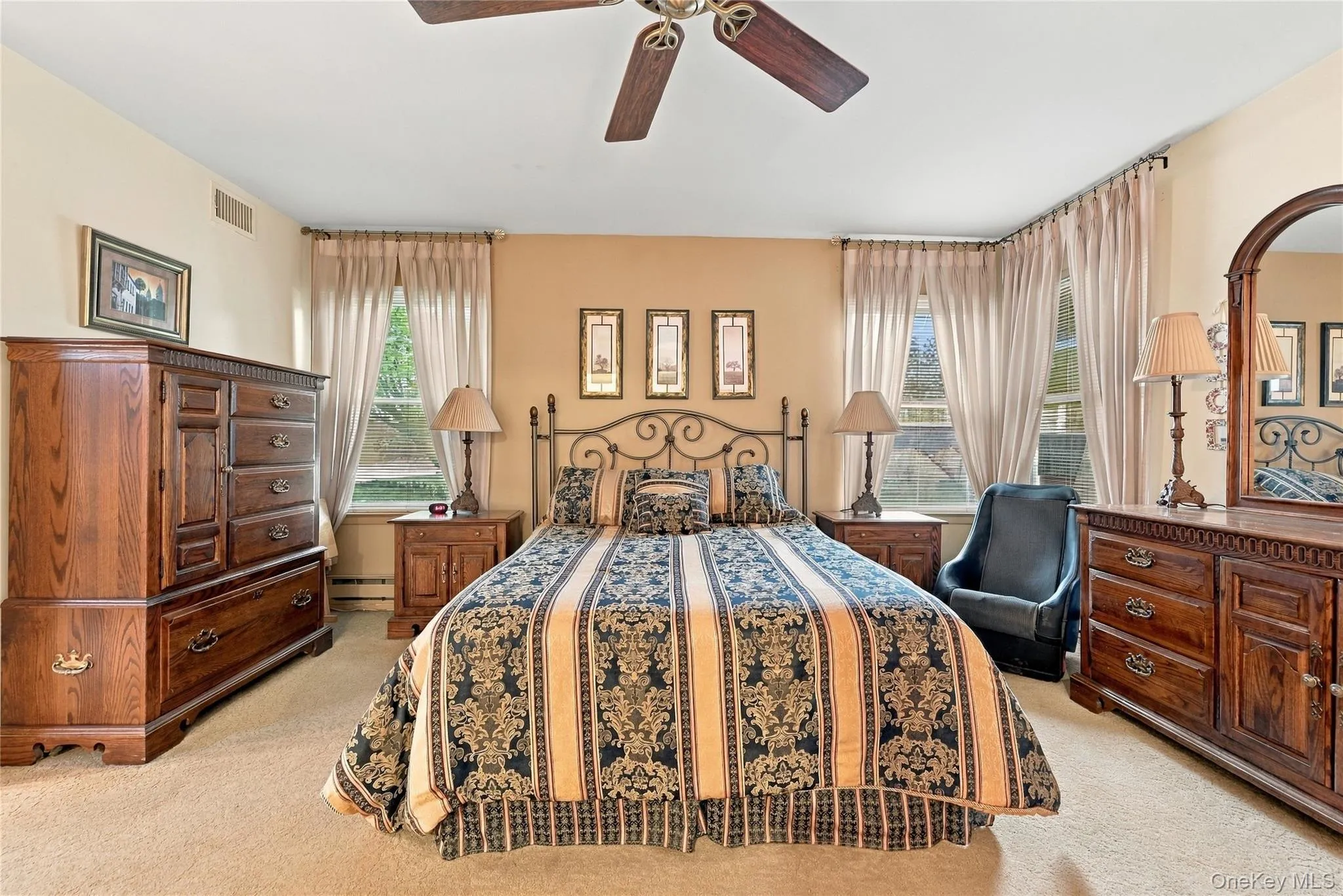 Spacious Main Bedroom en-suite Spacious Main Bedroom en-suite