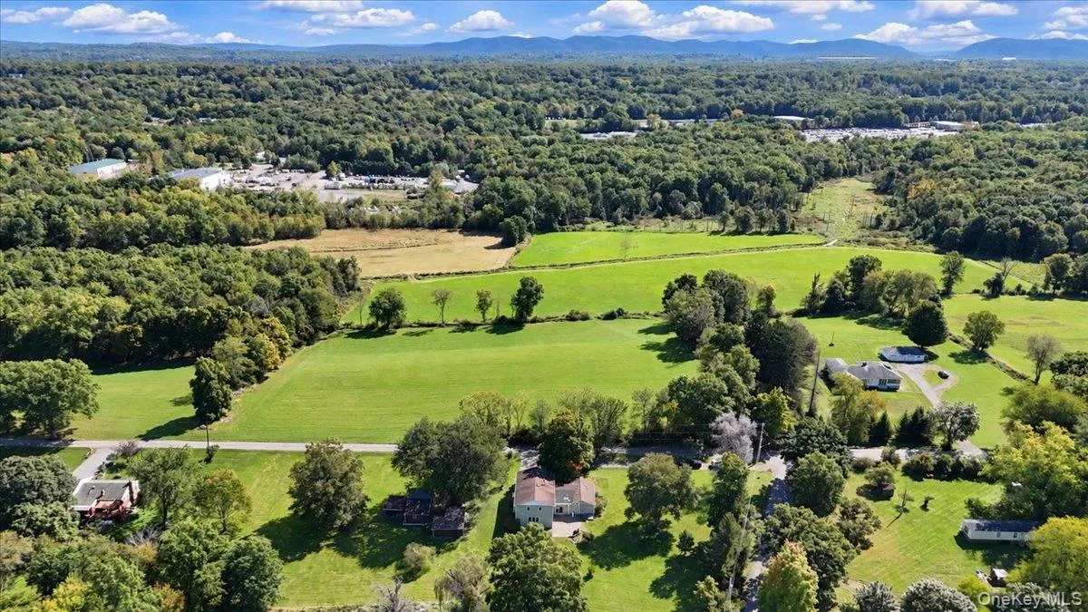 8 Acorn Drive, Montgomery, NY, 4 Bedrooms Bedrooms, 11 Rooms Rooms,3 BathroomsBathrooms,Residential,For Rent,Acorn,0,1053066 8 Acorn Drive, Montgomery, NY, 4 Bedrooms Bedrooms, 11 Rooms Rooms,3 BathroomsBathrooms,Residential,For Rent,Acorn,0,1053066