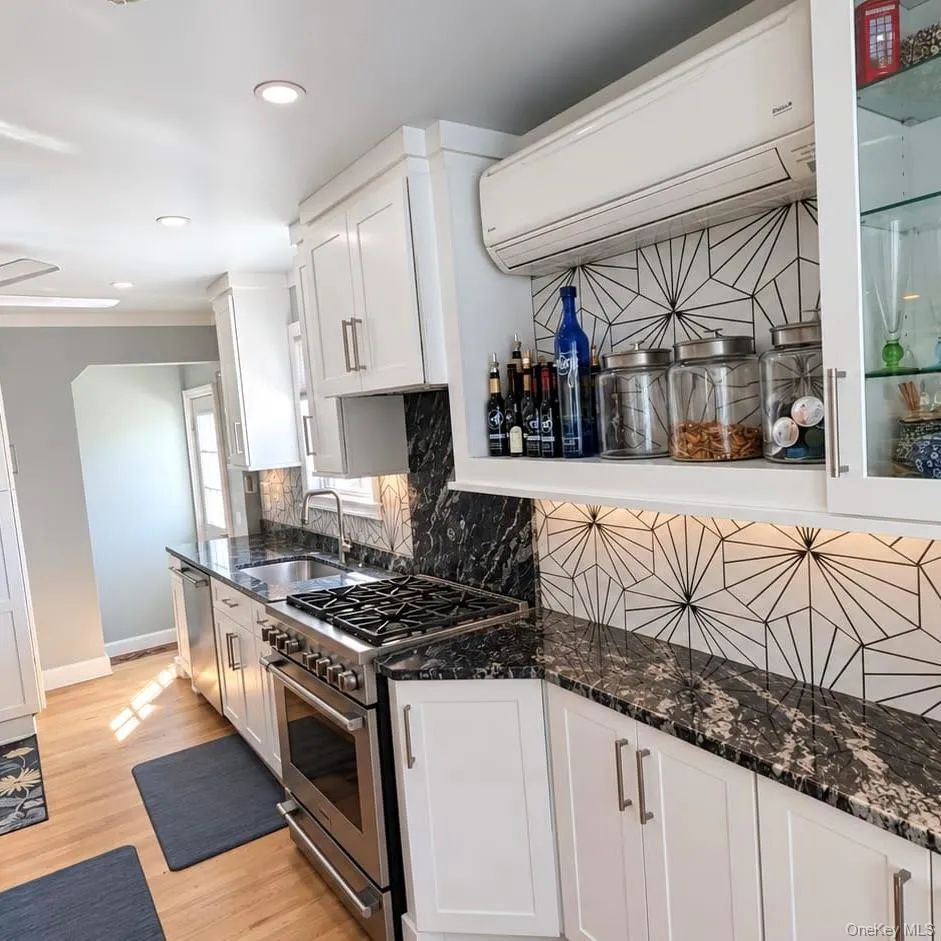 2 Windsor Place, Hempstead, NY, 4 Bedrooms Bedrooms, 6 Rooms Rooms,2 BathroomsBathrooms,Residential,For Rent,Windsor,0,1053067 2 Windsor Place, Hempstead, NY, 4 Bedrooms Bedrooms, 6 Rooms Rooms,2 BathroomsBathrooms,Residential,For Rent,Windsor,0,1053067