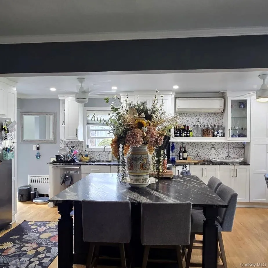 2 Windsor Place, Hempstead, NY, 4 Bedrooms Bedrooms, 6 Rooms Rooms,2 BathroomsBathrooms,Residential,For Rent,Windsor,0,1053067 2 Windsor Place, Hempstead, NY, 4 Bedrooms Bedrooms, 6 Rooms Rooms,2 BathroomsBathrooms,Residential,For Rent,Windsor,0,1053067
