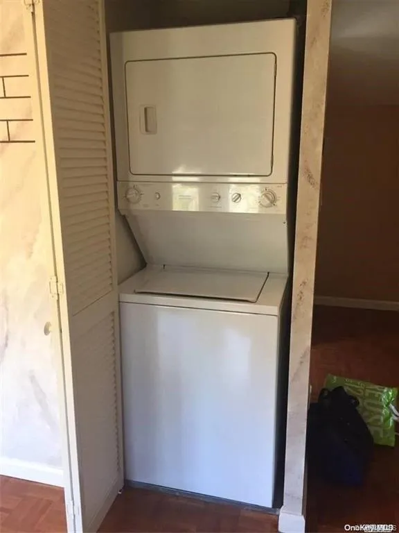59 Sintsink Drive, North Hempstead, NY, 2 Bedrooms Bedrooms, 4 Rooms Rooms,1 BathroomBathrooms,Residential Lease,For Rent,Sintsink,0,1053068 59 Sintsink Drive, North Hempstead, NY, 2 Bedrooms Bedrooms, 4 Rooms Rooms,1 BathroomBathrooms,Residential Lease,For Rent,Sintsink,0,1053068