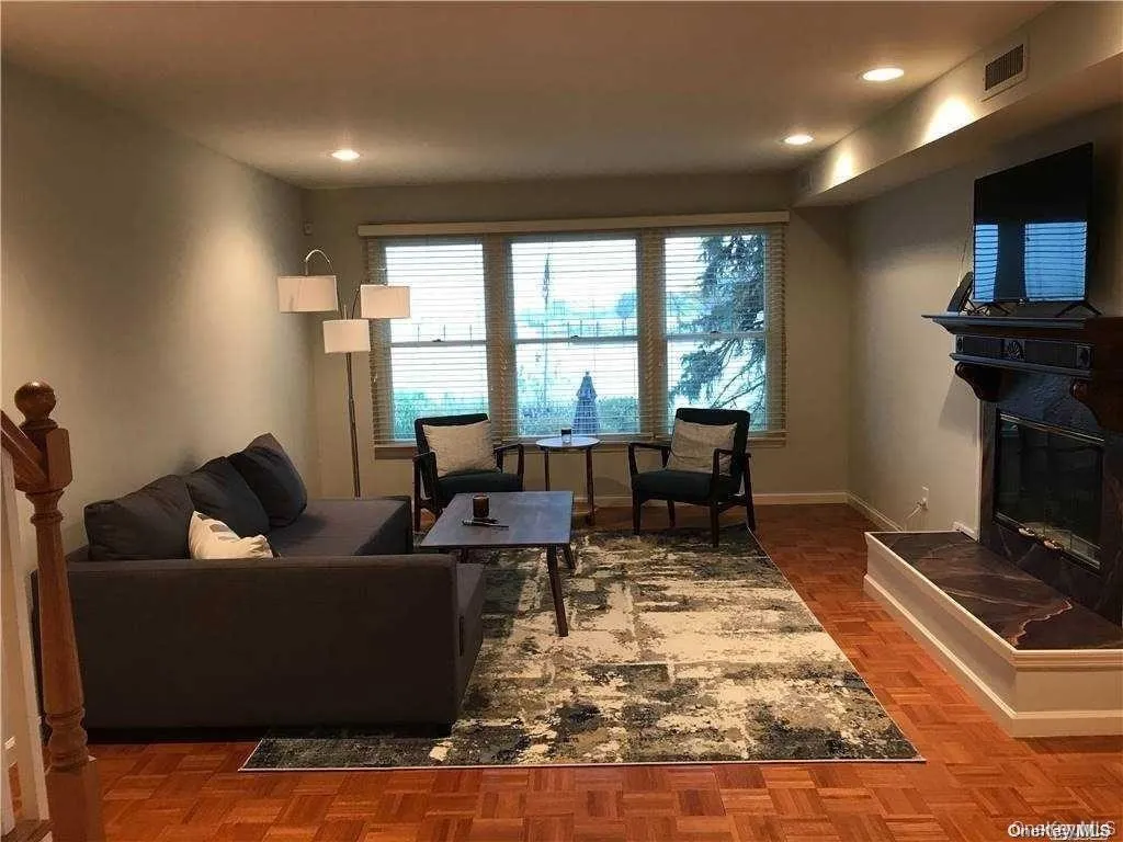 59 Sintsink Drive, North Hempstead, NY, 2 Bedrooms Bedrooms, 4 Rooms Rooms,1 BathroomBathrooms,Residential Lease,For Rent,Sintsink,0,1053068 59 Sintsink Drive, North Hempstead, NY, 2 Bedrooms Bedrooms, 4 Rooms Rooms,1 BathroomBathrooms,Residential Lease,For Rent,Sintsink,0,1053068