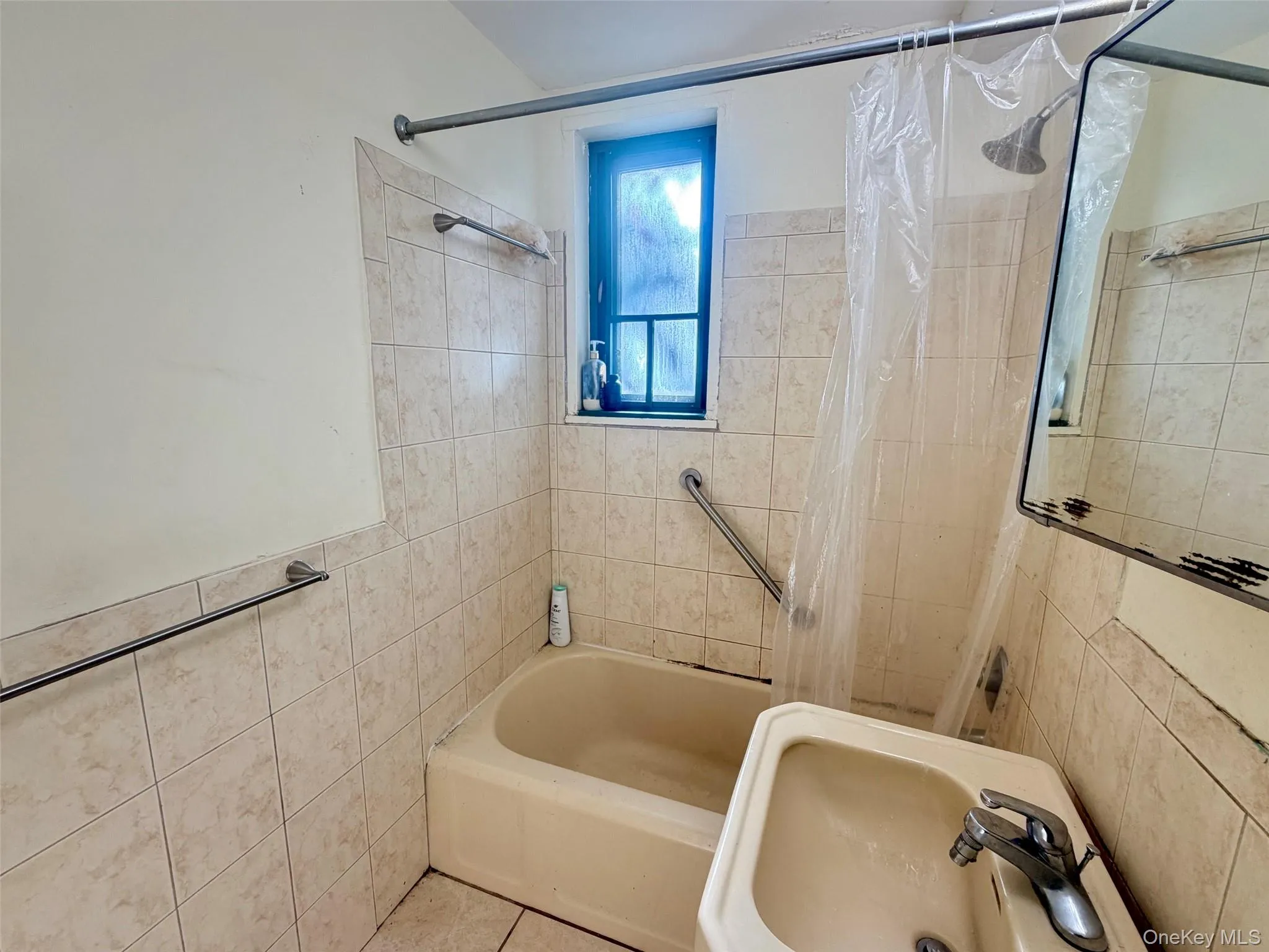2049 Mc Graw Avenue, New York, NY, 3 Bedrooms Bedrooms, 5 Rooms Rooms,1 BathroomBathrooms,Residential,For Rent,Mc Graw,0,1053072 2049 Mc Graw Avenue, New York, NY, 3 Bedrooms Bedrooms, 5 Rooms Rooms,1 BathroomBathrooms,Residential,For Rent,Mc Graw,0,1053072