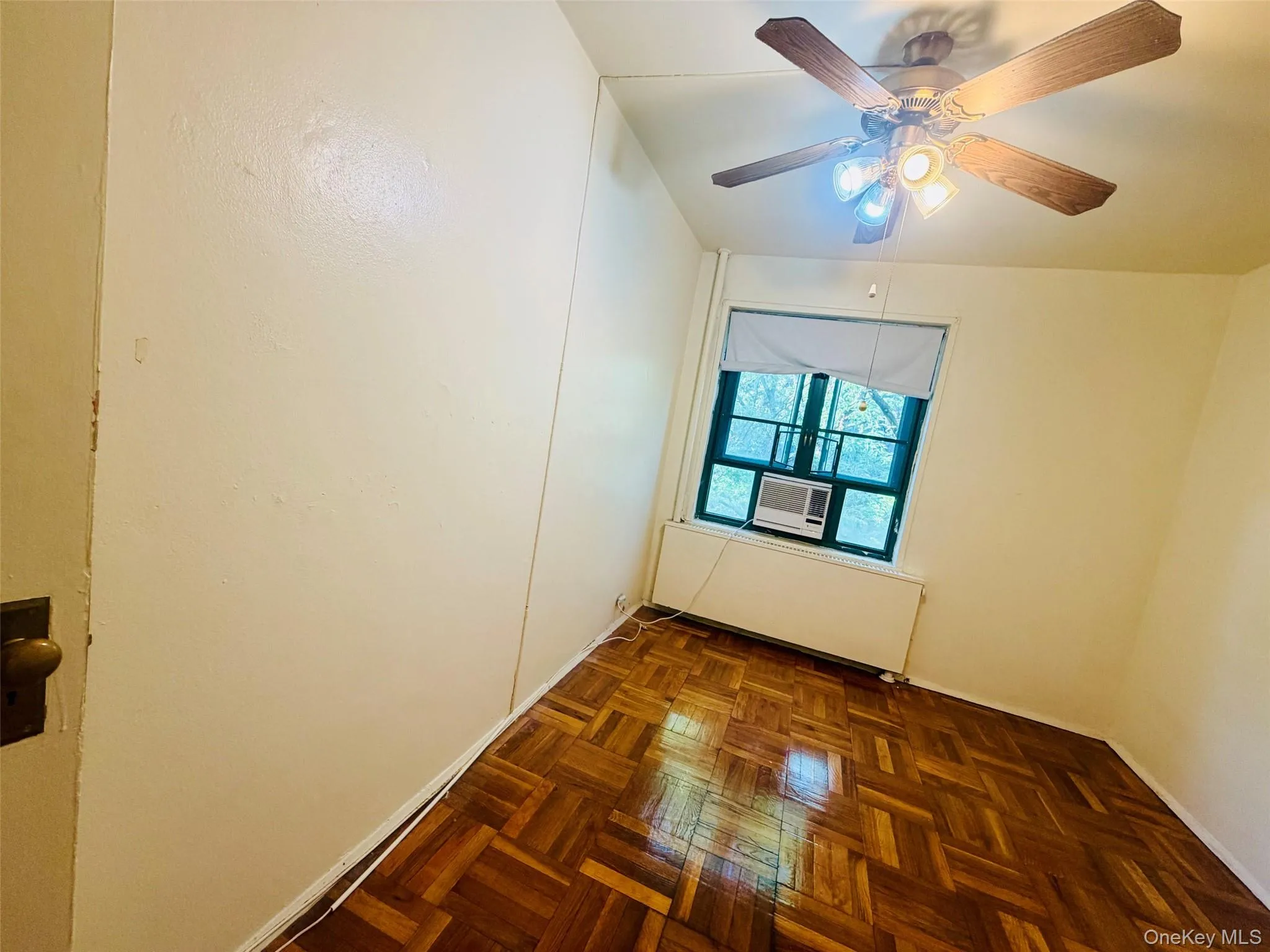 2049 Mc Graw Avenue, New York, NY, 3 Bedrooms Bedrooms, 5 Rooms Rooms,1 BathroomBathrooms,Residential,For Rent,Mc Graw,0,1053072 2049 Mc Graw Avenue, New York, NY, 3 Bedrooms Bedrooms, 5 Rooms Rooms,1 BathroomBathrooms,Residential,For Rent,Mc Graw,0,1053072