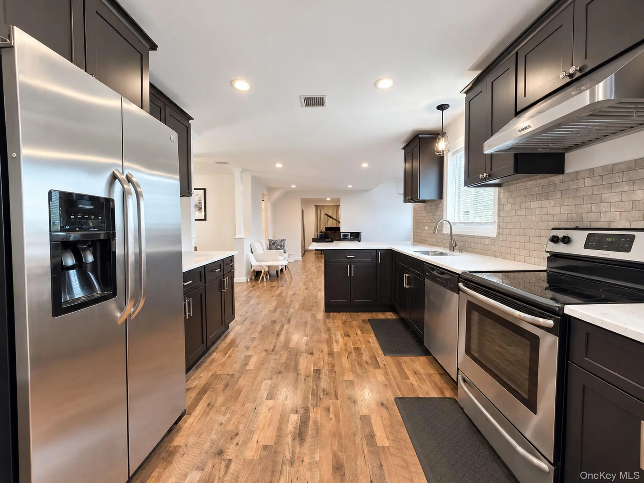 2 Teton Place, Brookhaven, NY, 4 Bedrooms Bedrooms, 9 Rooms Rooms,2 BathroomsBathrooms,Residential,For Rent,Teton,0,1053074 2 Teton Place, Brookhaven, NY, 4 Bedrooms Bedrooms, 9 Rooms Rooms,2 BathroomsBathrooms,Residential,For Rent,Teton,0,1053074