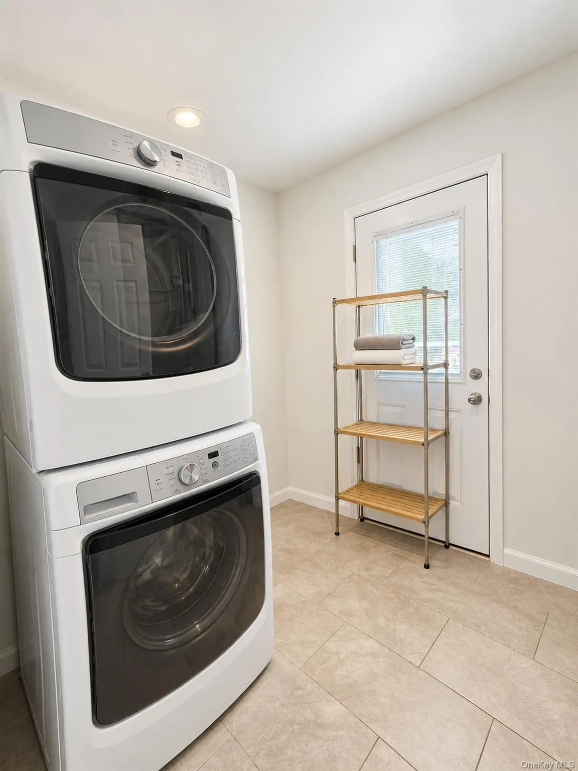 2 Teton Place, Brookhaven, NY, 4 Bedrooms Bedrooms, 9 Rooms Rooms,2 BathroomsBathrooms,Residential,For Rent,Teton,0,1053074 2 Teton Place, Brookhaven, NY, 4 Bedrooms Bedrooms, 9 Rooms Rooms,2 BathroomsBathrooms,Residential,For Rent,Teton,0,1053074