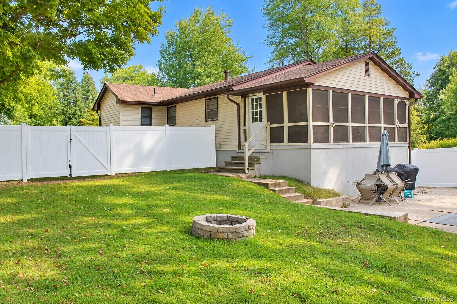 1 Timberly Drive, Goshen, NY, 5 Bedrooms Bedrooms, 11 Rooms Rooms,3 BathroomsBathrooms,Residential,For Rent,Timberly,0,1053075 1 Timberly Drive, Goshen, NY, 5 Bedrooms Bedrooms, 11 Rooms Rooms,3 BathroomsBathrooms,Residential,For Rent,Timberly,0,1053075