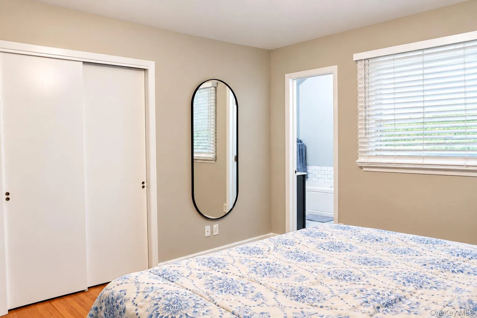 Master bedroom Master bedroom