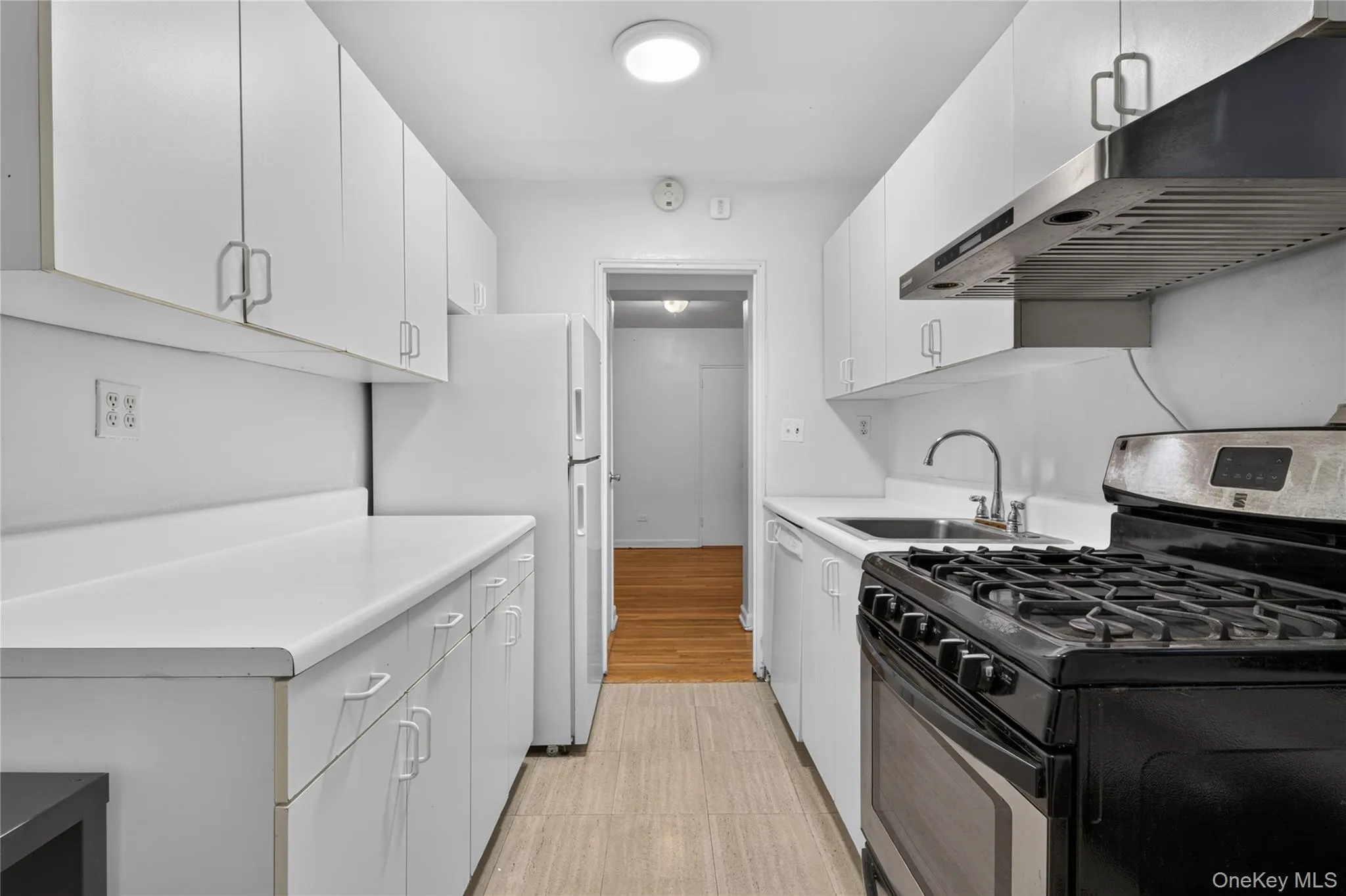 15040 71st Avenue, New York, NY, 1 Bedroom Bedrooms, 4 Rooms Rooms,1 BathroomBathrooms,Residential,For Rent,71st,0,1053082 15040 71st Avenue, New York, NY, 1 Bedroom Bedrooms, 4 Rooms Rooms,1 BathroomBathrooms,Residential,For Rent,71st,0,1053082