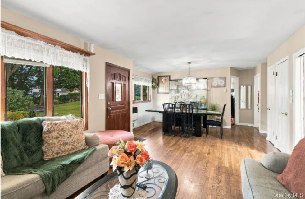 1024 Howells Road, Islip, NY, 2 Bedrooms Bedrooms, 7 Rooms Rooms,1 BathroomBathrooms,Residential,For Rent,Howells,0,1053085 1024 Howells Road, Islip, NY, 2 Bedrooms Bedrooms, 7 Rooms Rooms,1 BathroomBathrooms,Residential,For Rent,Howells,0,1053085