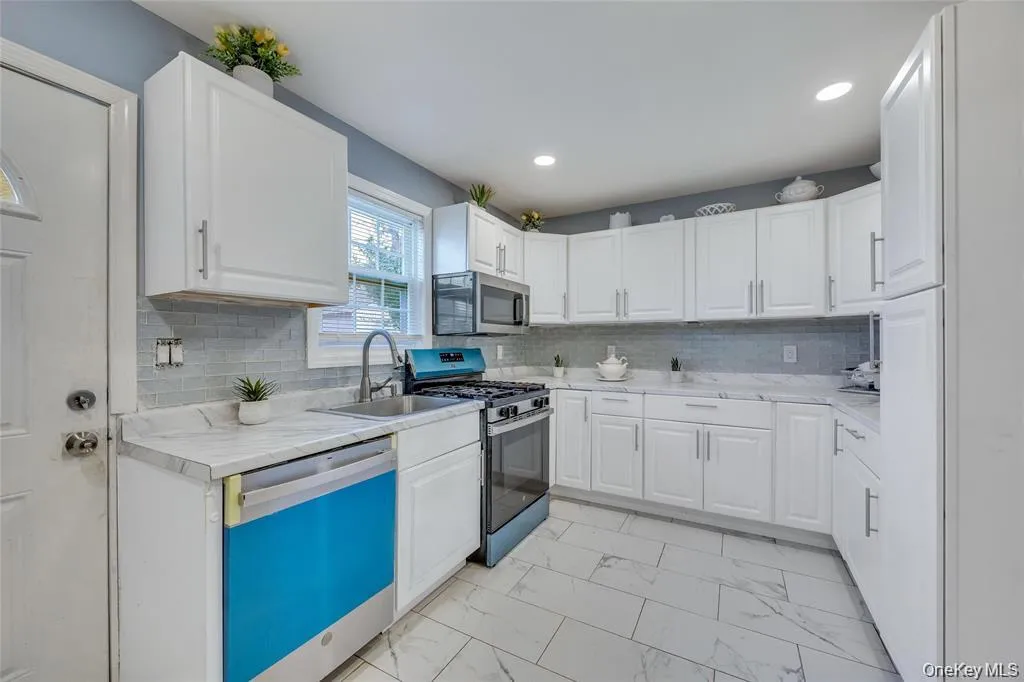 178 Warwick Road, Hempstead, NY, 4 Bedrooms Bedrooms, 8 Rooms Rooms,2 BathroomsBathrooms,Residential,For Rent,Warwick,0,1053090 178 Warwick Road, Hempstead, NY, 4 Bedrooms Bedrooms, 8 Rooms Rooms,2 BathroomsBathrooms,Residential,For Rent,Warwick,0,1053090