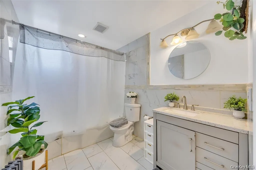 178 Warwick Road, Hempstead, NY, 4 Bedrooms Bedrooms, 8 Rooms Rooms,2 BathroomsBathrooms,Residential,For Rent,Warwick,0,1053090 178 Warwick Road, Hempstead, NY, 4 Bedrooms Bedrooms, 8 Rooms Rooms,2 BathroomsBathrooms,Residential,For Rent,Warwick,0,1053090