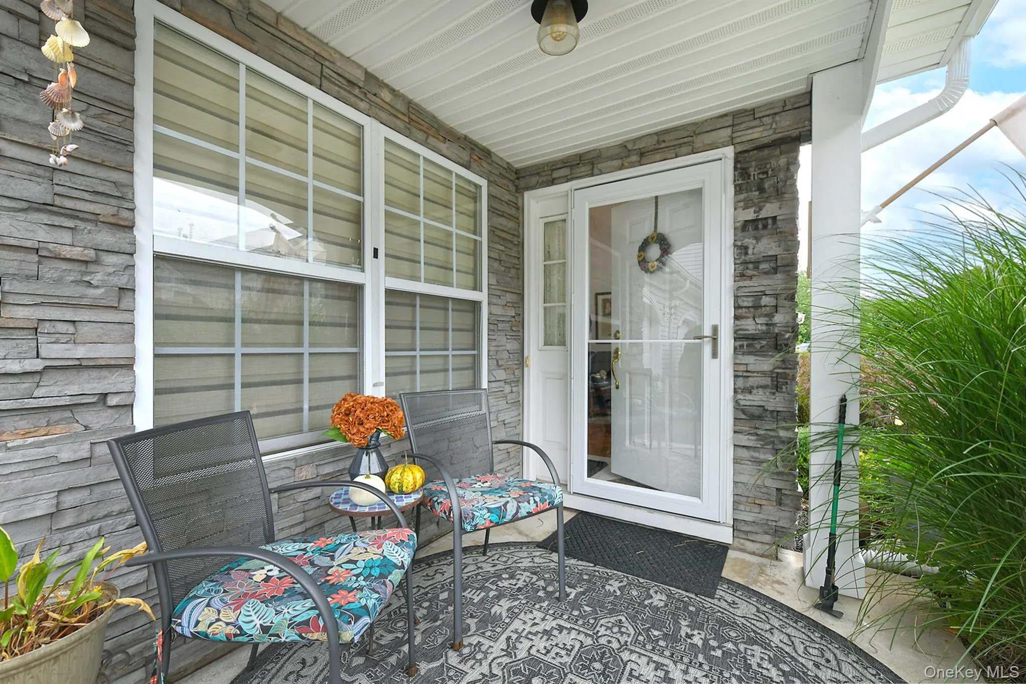 Front door/porch Front door/porch