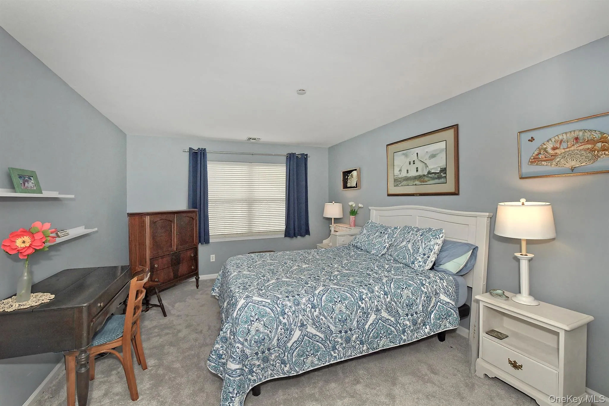 Upstairs bedroom Upstairs bedroom