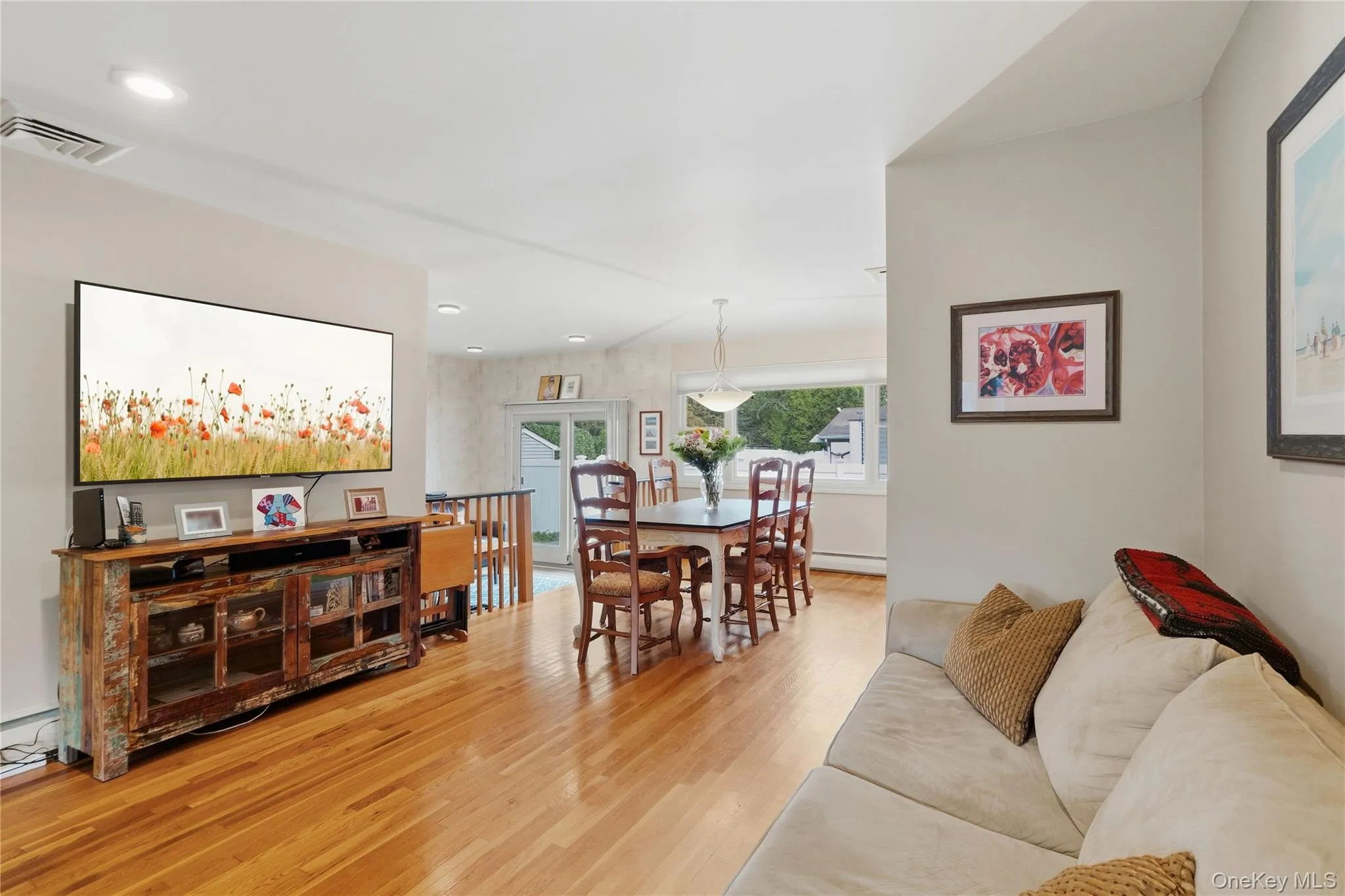 15 Elmwood Lane, Oyster Bay, NY, 3 Bedrooms Bedrooms, 7 Rooms Rooms,2 BathroomsBathrooms,Residential,For Rent,Elmwood,0,1053095 15 Elmwood Lane, Oyster Bay, NY, 3 Bedrooms Bedrooms, 7 Rooms Rooms,2 BathroomsBathrooms,Residential,For Rent,Elmwood,0,1053095