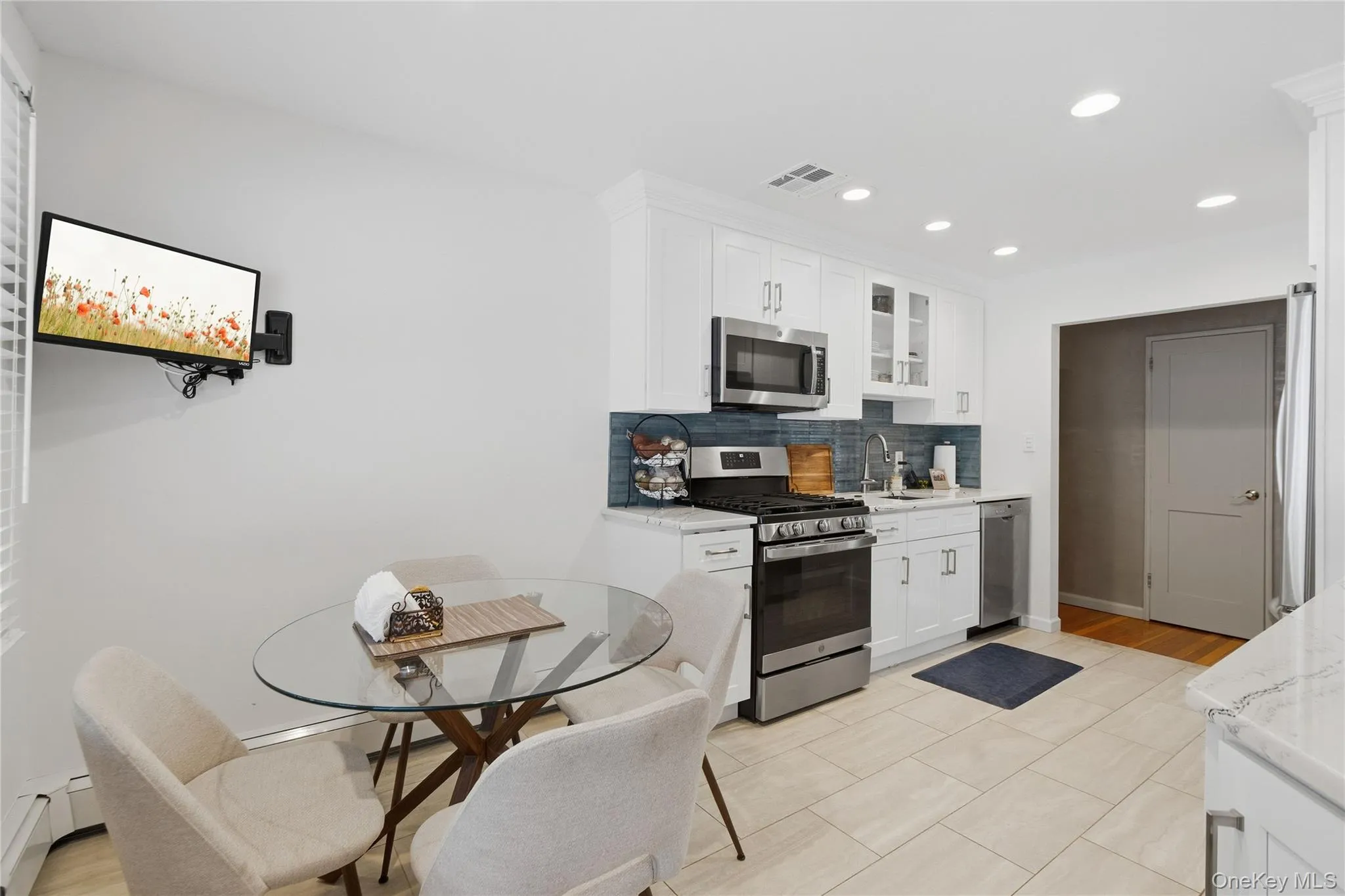 15 Elmwood Lane, Oyster Bay, NY, 3 Bedrooms Bedrooms, 7 Rooms Rooms,2 BathroomsBathrooms,Residential,For Rent,Elmwood,0,1053095 15 Elmwood Lane, Oyster Bay, NY, 3 Bedrooms Bedrooms, 7 Rooms Rooms,2 BathroomsBathrooms,Residential,For Rent,Elmwood,0,1053095
