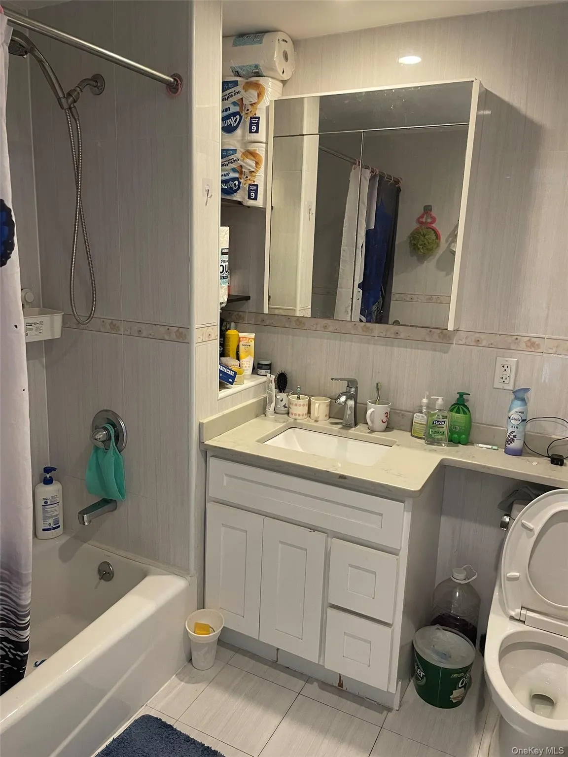 65-38 Austin Street, New York, NY, 3 Bedrooms Bedrooms, 5 Rooms Rooms,2 BathroomsBathrooms,Residential,For Rent,Austin,0,1053101 65-38 Austin Street, New York, NY, 3 Bedrooms Bedrooms, 5 Rooms Rooms,2 BathroomsBathrooms,Residential,For Rent,Austin,0,1053101