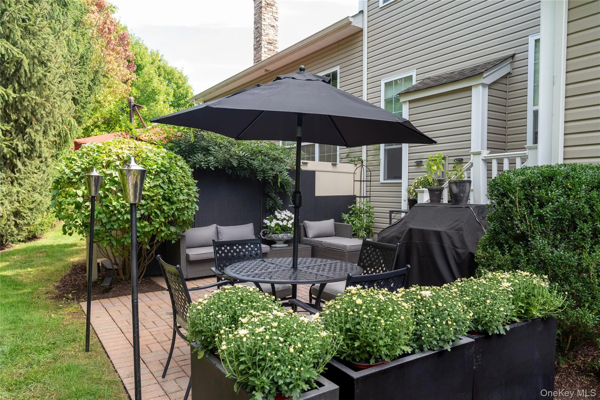 Outdoor terrace off-kitchen Outdoor terrace off-kitchen
