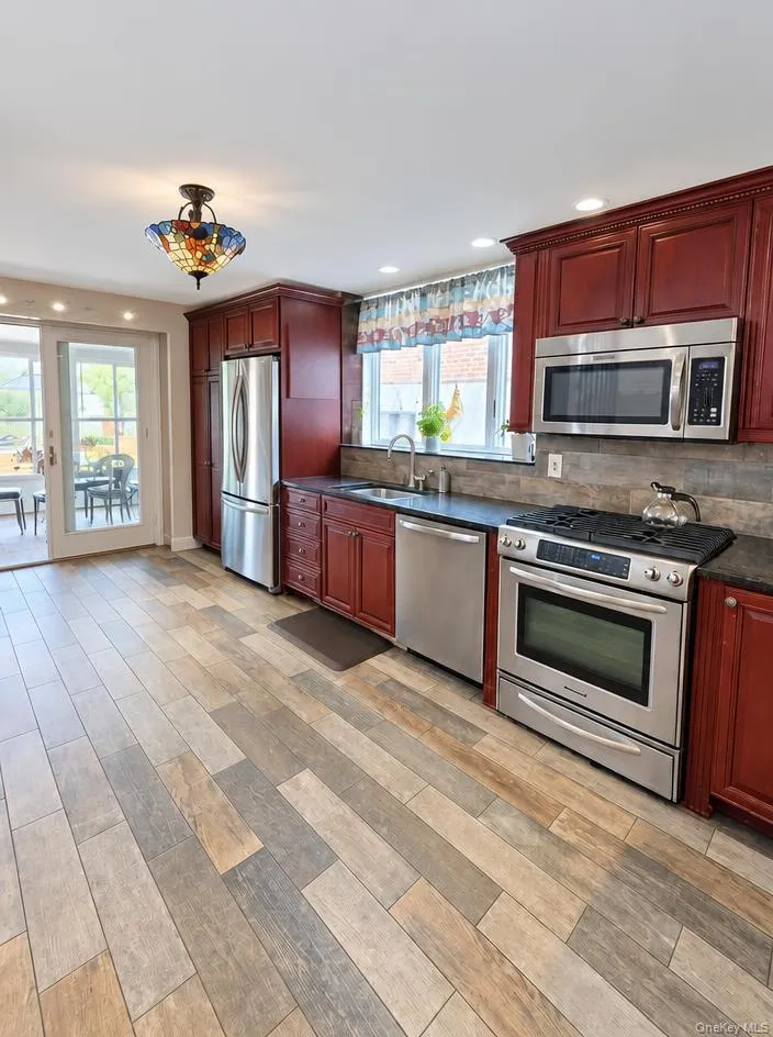 162-18 96th Street, New York, NY, 4 Bedrooms Bedrooms, 12 Rooms Rooms,2 BathroomsBathrooms,Residential,For Rent,96th,0,1053108 162-18 96th Street, New York, NY, 4 Bedrooms Bedrooms, 12 Rooms Rooms,2 BathroomsBathrooms,Residential,For Rent,96th,0,1053108