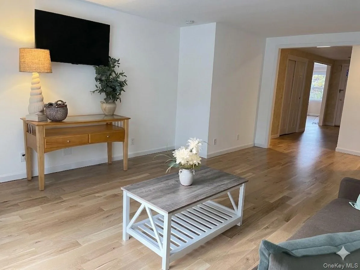25 Squires Avenue, Southampton, NY, 3 Bedrooms Bedrooms, 9 Rooms Rooms,2 BathroomsBathrooms,Residential Lease,For Rent,Squires,0,1053115 25 Squires Avenue, Southampton, NY, 3 Bedrooms Bedrooms, 9 Rooms Rooms,2 BathroomsBathrooms,Residential Lease,For Rent,Squires,0,1053115