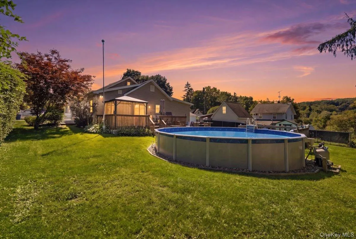 Perfect yard to entertain Perfect yard to entertain