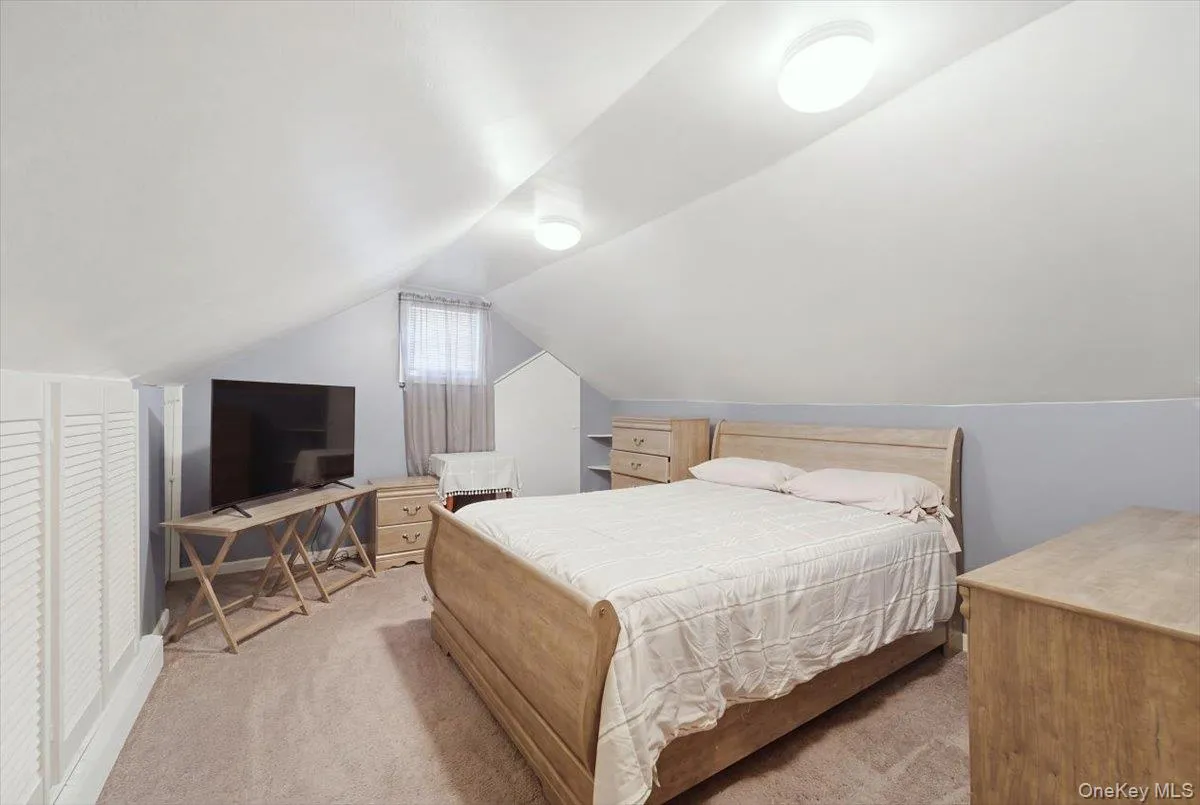 Upstairs bedroom Upstairs bedroom