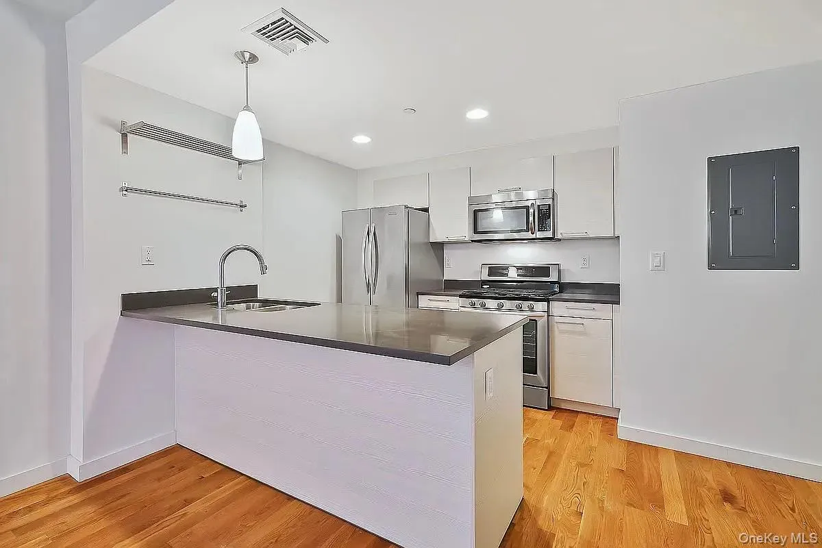 106-20 70th Avenue, New York, NY, 1 Bedroom Bedrooms, 3 Rooms Rooms,1 BathroomBathrooms,Residential Lease,For Rent,70th,0,1053134 106-20 70th Avenue, New York, NY, 1 Bedroom Bedrooms, 3 Rooms Rooms,1 BathroomBathrooms,Residential Lease,For Rent,70th,0,1053134