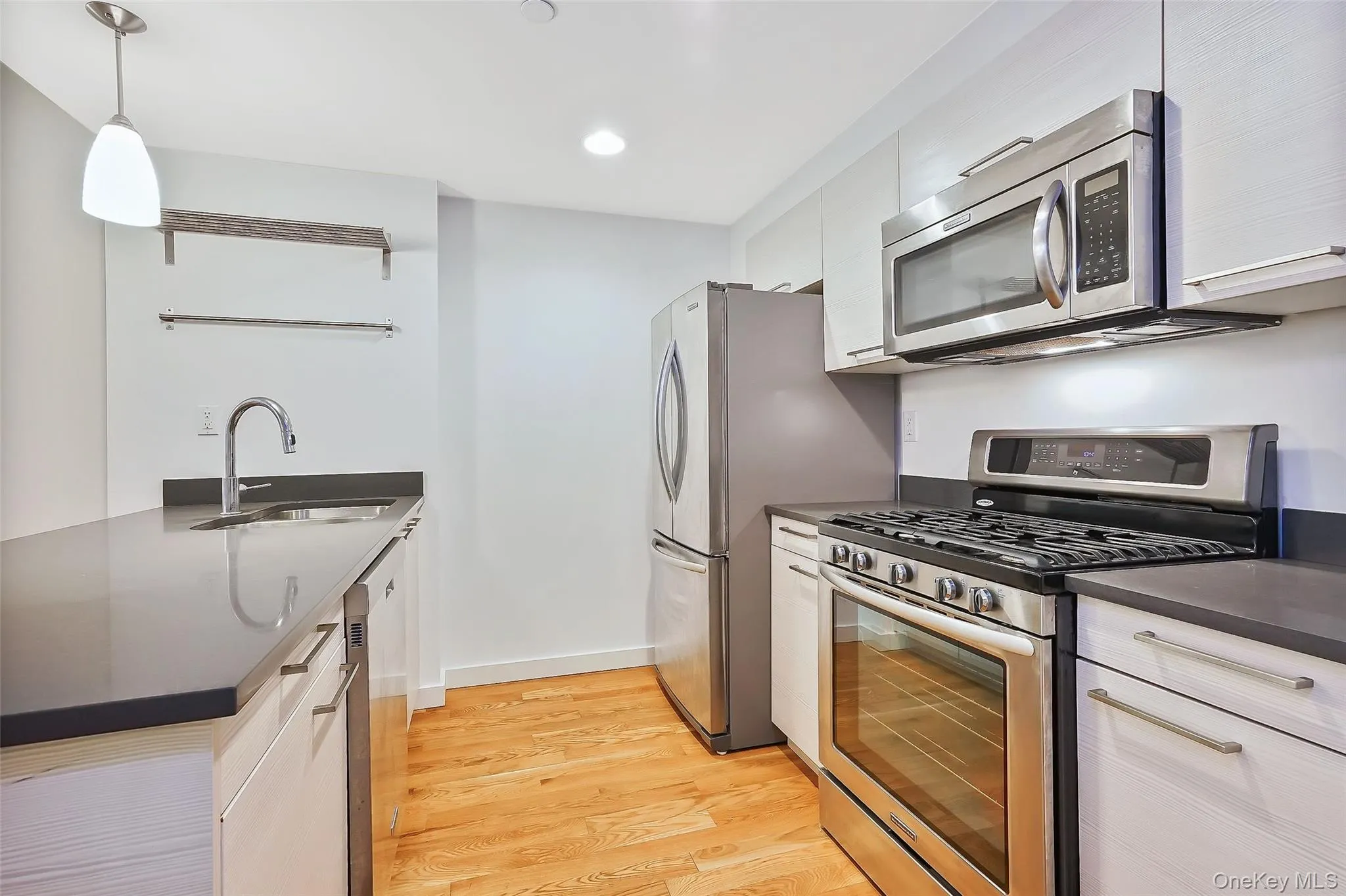 106-20 70th Avenue, New York, NY, 1 Bedroom Bedrooms, 3 Rooms Rooms,1 BathroomBathrooms,Residential Lease,For Rent,70th,0,1053134 106-20 70th Avenue, New York, NY, 1 Bedroom Bedrooms, 3 Rooms Rooms,1 BathroomBathrooms,Residential Lease,For Rent,70th,0,1053134