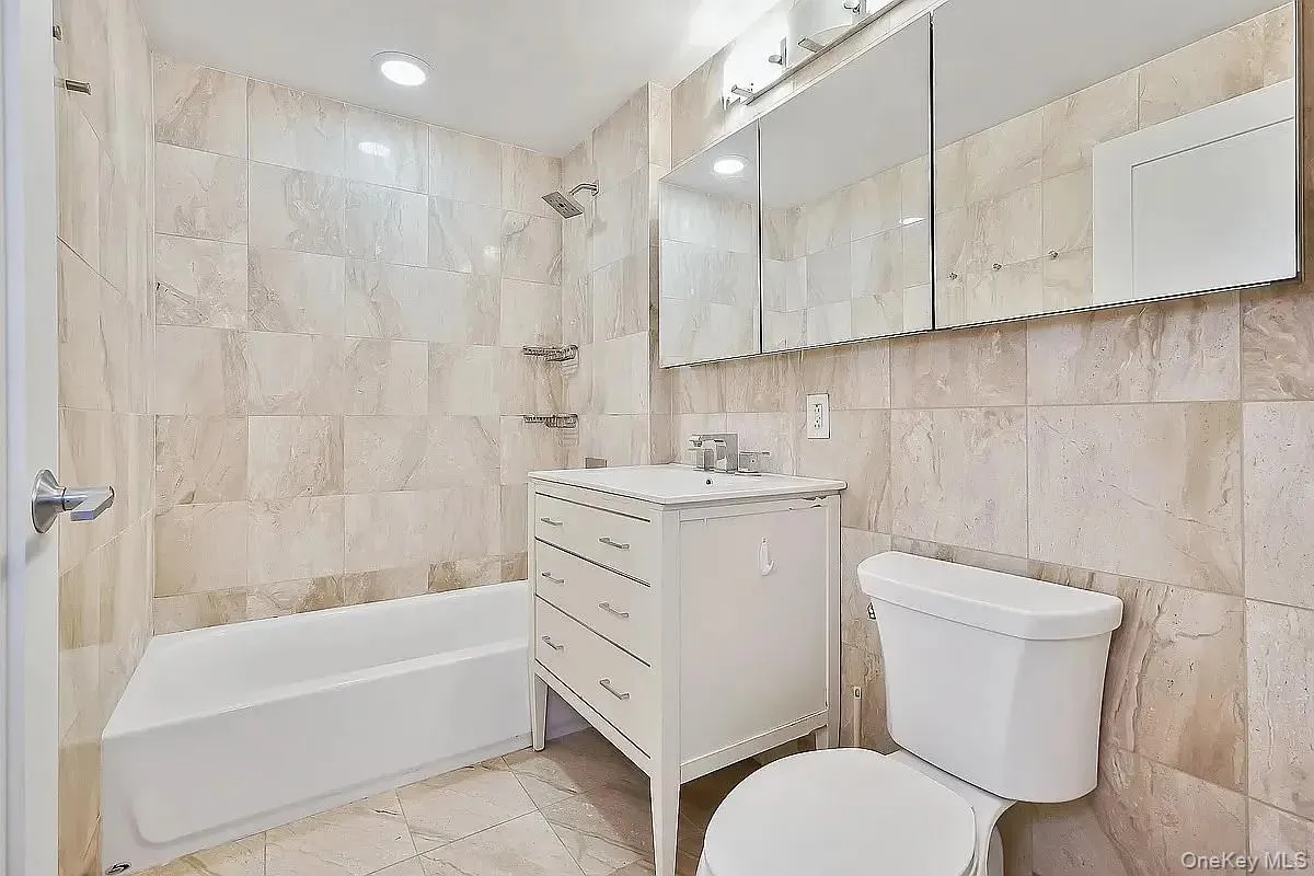 106-20 70th Avenue, New York, NY, 1 Bedroom Bedrooms, 3 Rooms Rooms,1 BathroomBathrooms,Residential Lease,For Rent,70th,0,1053134 106-20 70th Avenue, New York, NY, 1 Bedroom Bedrooms, 3 Rooms Rooms,1 BathroomBathrooms,Residential Lease,For Rent,70th,0,1053134