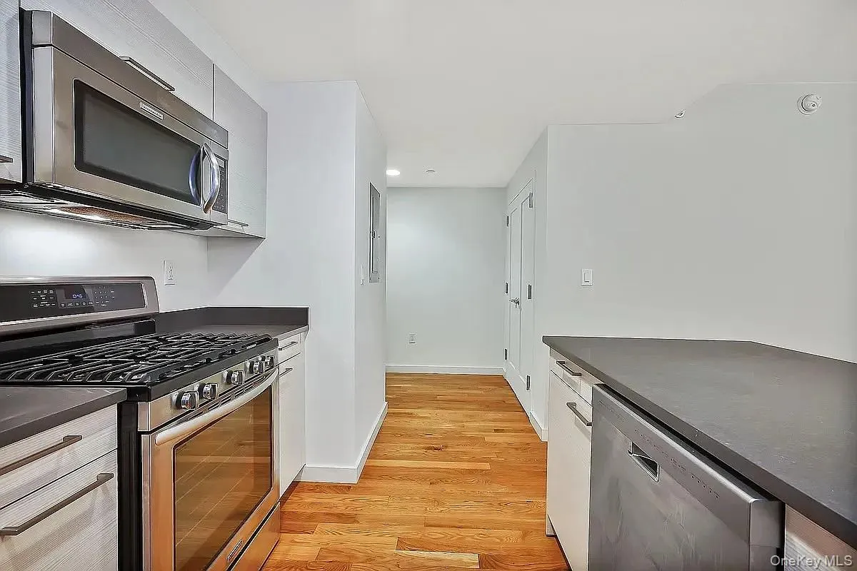 106-20 70th Avenue, New York, NY, 1 Bedroom Bedrooms, 3 Rooms Rooms,1 BathroomBathrooms,Residential Lease,For Rent,70th,0,1053134 106-20 70th Avenue, New York, NY, 1 Bedroom Bedrooms, 3 Rooms Rooms,1 BathroomBathrooms,Residential Lease,For Rent,70th,0,1053134