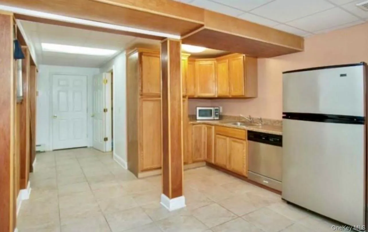37 Howard Drive, Brookhaven, NY, 5 Bedrooms Bedrooms, 12 Rooms Rooms,3 BathroomsBathrooms,Residential,For Rent,Howard,0,1053135 37 Howard Drive, Brookhaven, NY, 5 Bedrooms Bedrooms, 12 Rooms Rooms,3 BathroomsBathrooms,Residential,For Rent,Howard,0,1053135