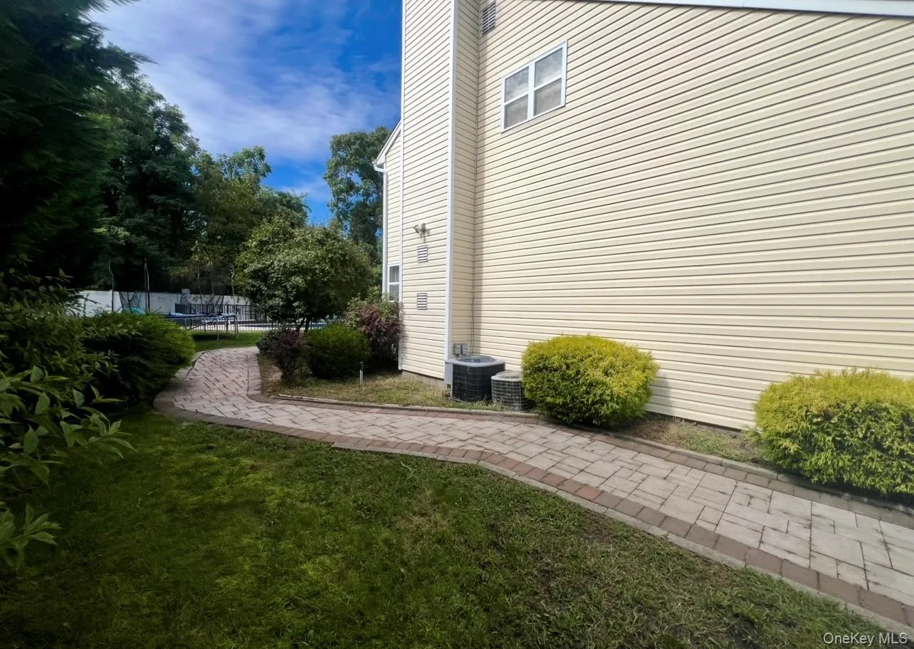 37 Howard Drive, Brookhaven, NY, 5 Bedrooms Bedrooms, 12 Rooms Rooms,3 BathroomsBathrooms,Residential,For Rent,Howard,0,1053135 37 Howard Drive, Brookhaven, NY, 5 Bedrooms Bedrooms, 12 Rooms Rooms,3 BathroomsBathrooms,Residential,For Rent,Howard,0,1053135