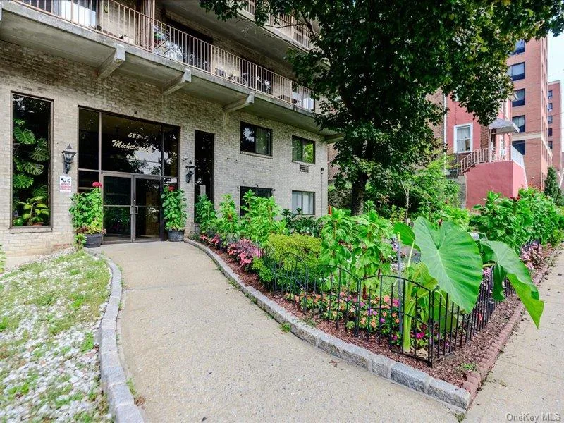 687 Bronx River Road, Yonkers, NY, 1 Bedroom Bedrooms, 3 Rooms Rooms,1 BathroomBathrooms,Residential,For Rent,Bronx River,0,1053139 687 Bronx River Road, Yonkers, NY, 1 Bedroom Bedrooms, 3 Rooms Rooms,1 BathroomBathrooms,Residential,For Rent,Bronx River,0,1053139