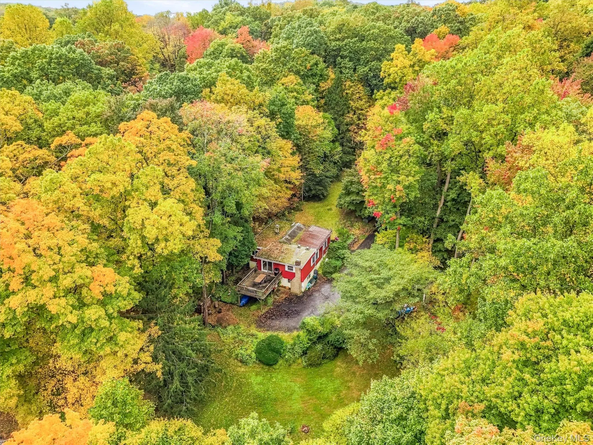 A private woodsy oasis and only 2 miles from Croton Harmon RR Station with express service under an hour to Grand Central Terminal. A private woodsy oasis and only 2 miles from Croton Harmon RR Station with express service under an hour to Grand Central Terminal.