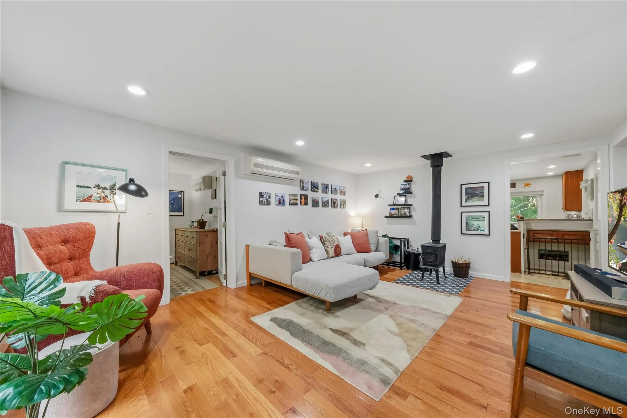 Beautiful hardwood floors add richness and warmth. Beautiful hardwood floors add richness and warmth.
