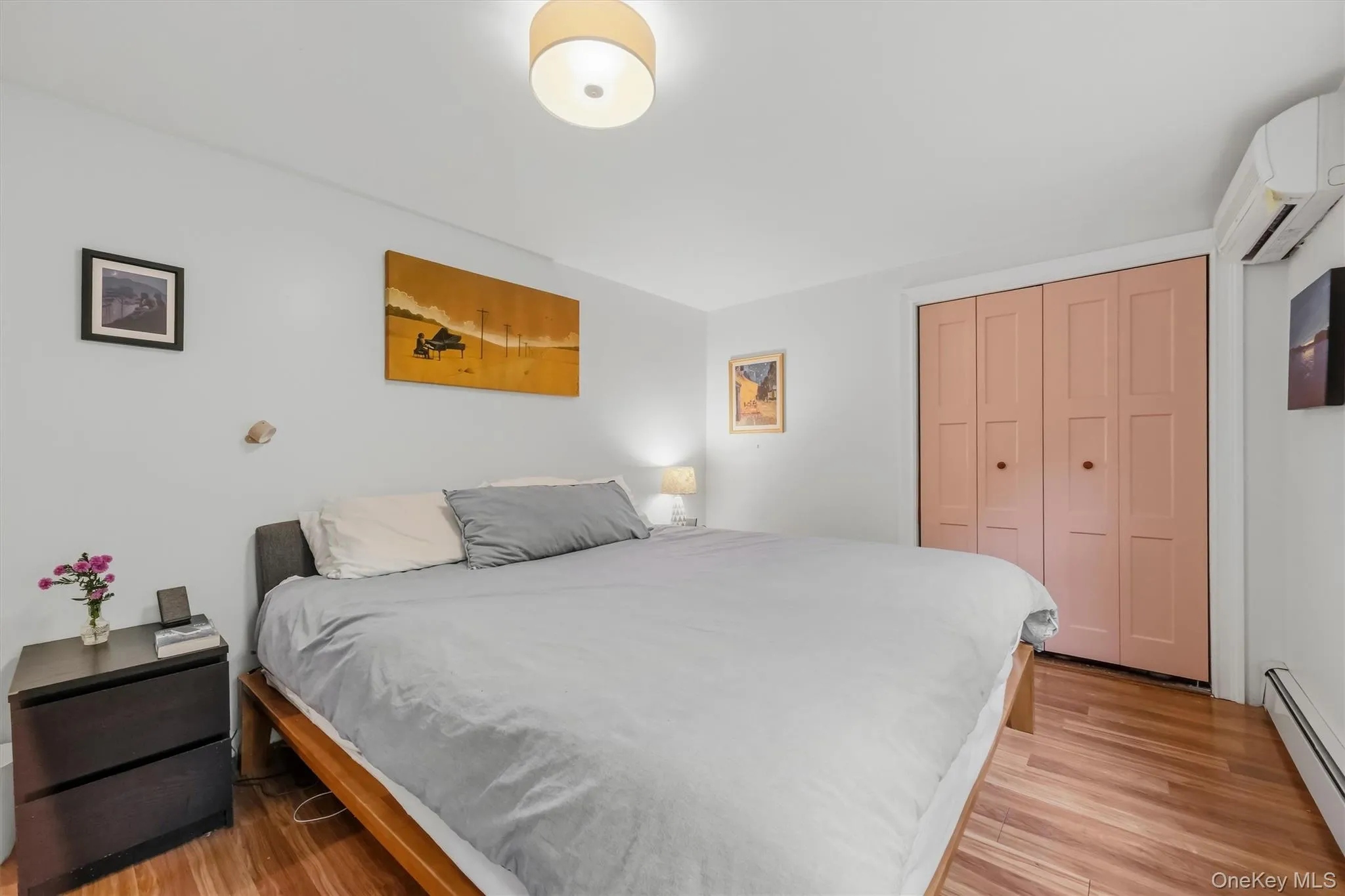King size bed allows for night-tables. King size bed allows for night-tables.