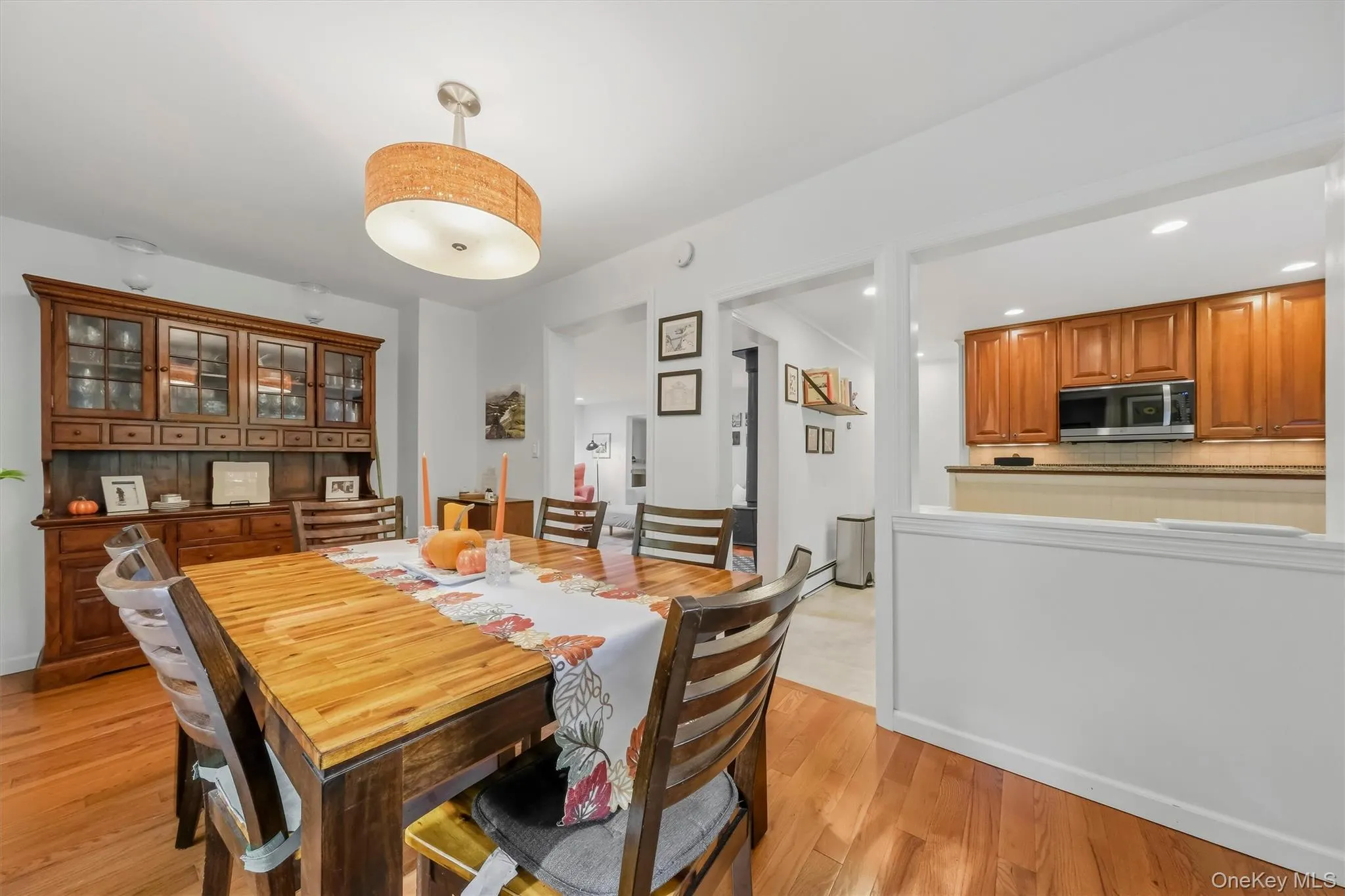 Open dining room allows for easy follow for entertaining. Open dining room allows for easy follow for entertaining.