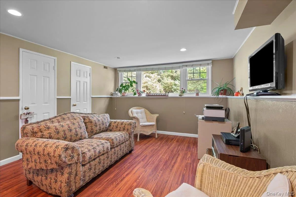 Office/study/TV ROOM/ bedroomThis room has a half bath and possibility to add a shower Office/study/TV ROOM/ bedroomThis room has a half bath and possibility to add a shower