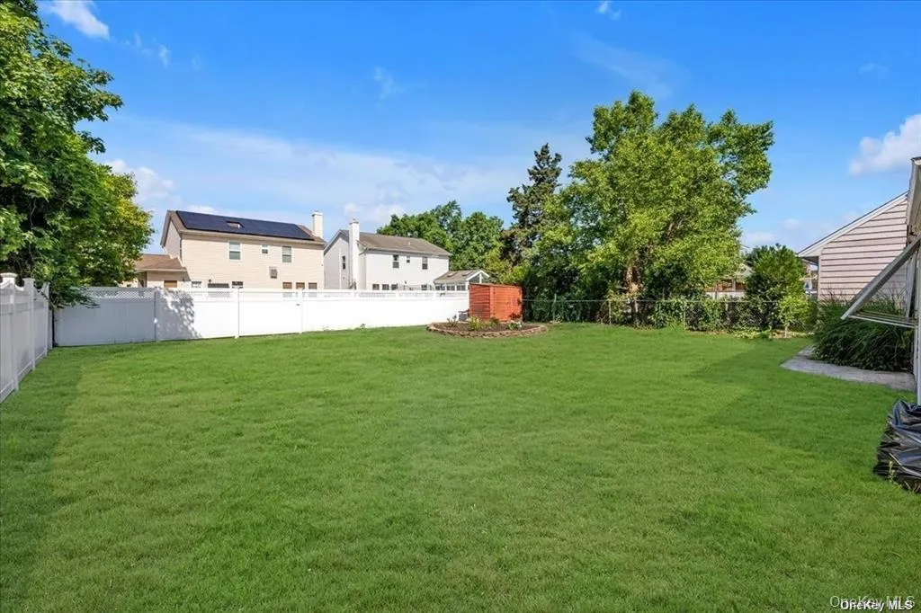 HUGE BACK YARD HUGE BACK YARD