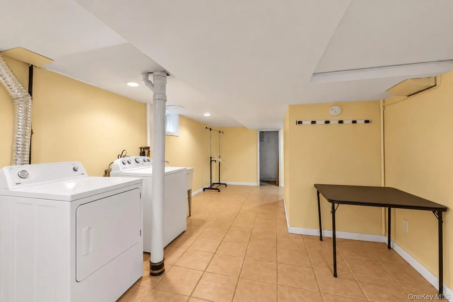 12 Kingston Street, Hempstead, NY, 3 Bedrooms Bedrooms, 6 Rooms Rooms,1 BathroomBathrooms,Residential,For Rent,Kingston,0,1053164 12 Kingston Street, Hempstead, NY, 3 Bedrooms Bedrooms, 6 Rooms Rooms,1 BathroomBathrooms,Residential,For Rent,Kingston,0,1053164