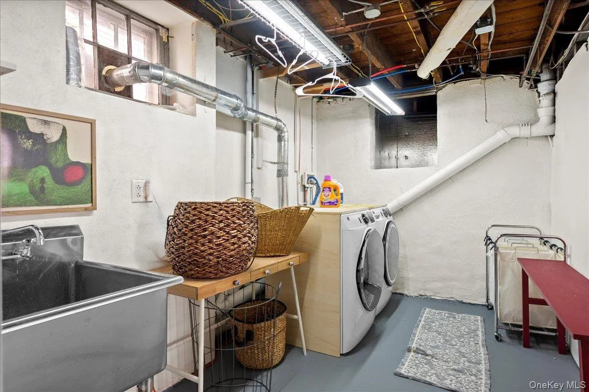 42 2nd Avenue, Orangetown, NY, 3 Bedrooms Bedrooms, 7 Rooms Rooms,1 BathroomBathrooms,Residential,For Rent,2nd,0,1053167 42 2nd Avenue, Orangetown, NY, 3 Bedrooms Bedrooms, 7 Rooms Rooms,1 BathroomBathrooms,Residential,For Rent,2nd,0,1053167
