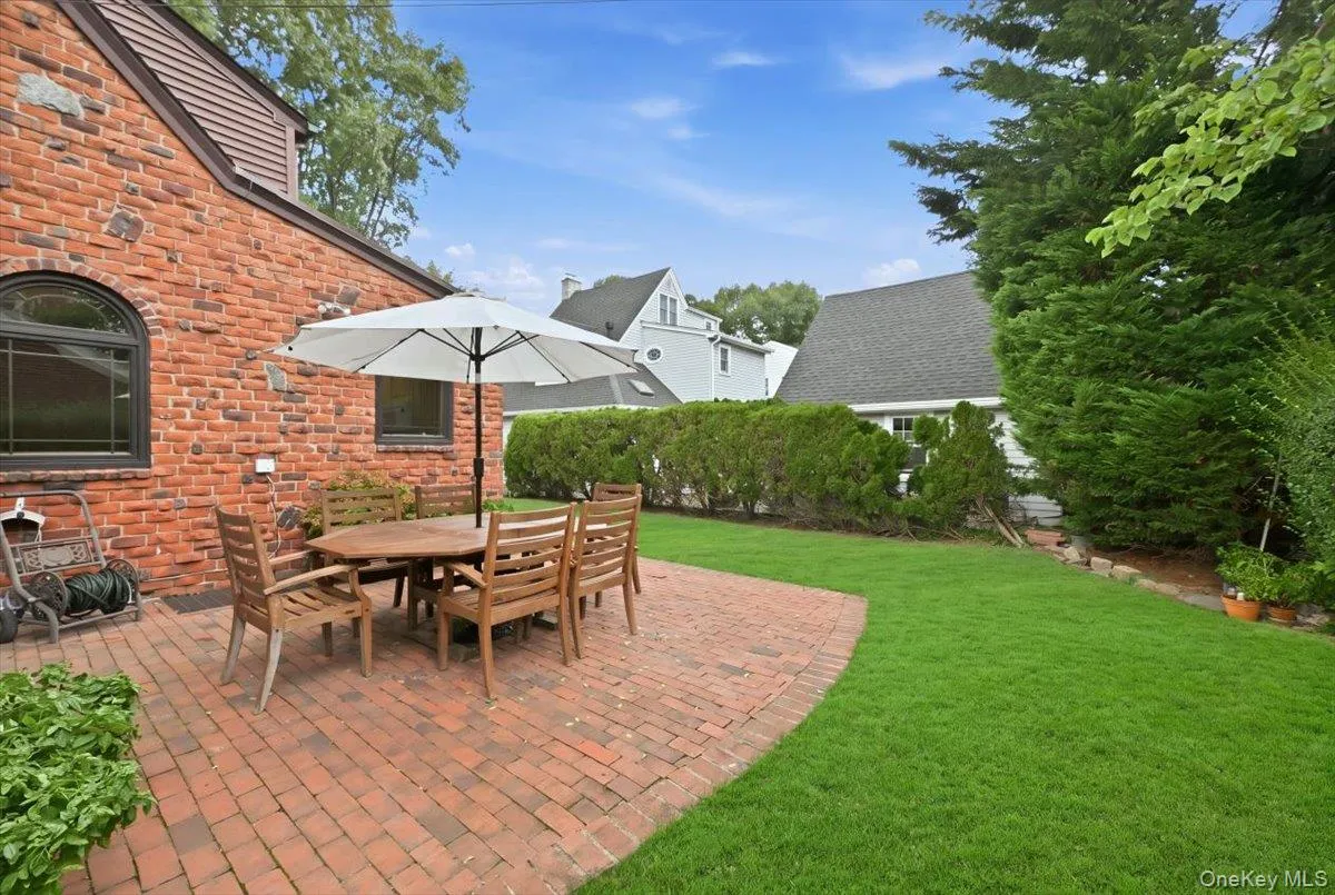 119 Somerset Avenue, Hempstead, NY, 4 Bedrooms Bedrooms, 8 Rooms Rooms,2 BathroomsBathrooms,Residential,For Rent,Somerset,0,1053170 119 Somerset Avenue, Hempstead, NY, 4 Bedrooms Bedrooms, 8 Rooms Rooms,2 BathroomsBathrooms,Residential,For Rent,Somerset,0,1053170
