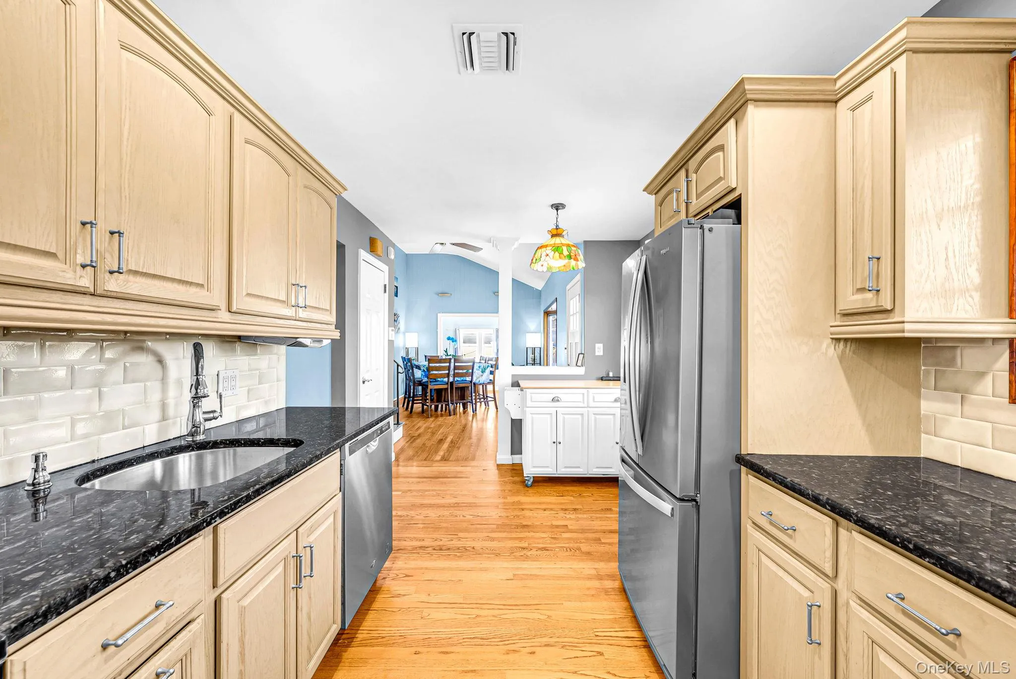 833 Fulton Avenue, Babylon, NY, 3 Bedrooms Bedrooms, 6 Rooms Rooms,1 BathroomBathrooms,Residential,For Rent,Fulton,0,1053176 833 Fulton Avenue, Babylon, NY, 3 Bedrooms Bedrooms, 6 Rooms Rooms,1 BathroomBathrooms,Residential,For Rent,Fulton,0,1053176